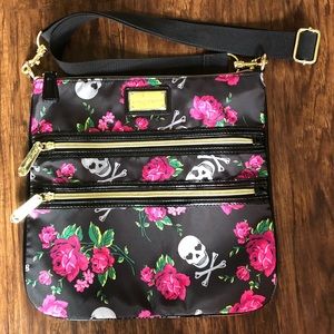 Betsey Johnson black purse with skulls & roses!